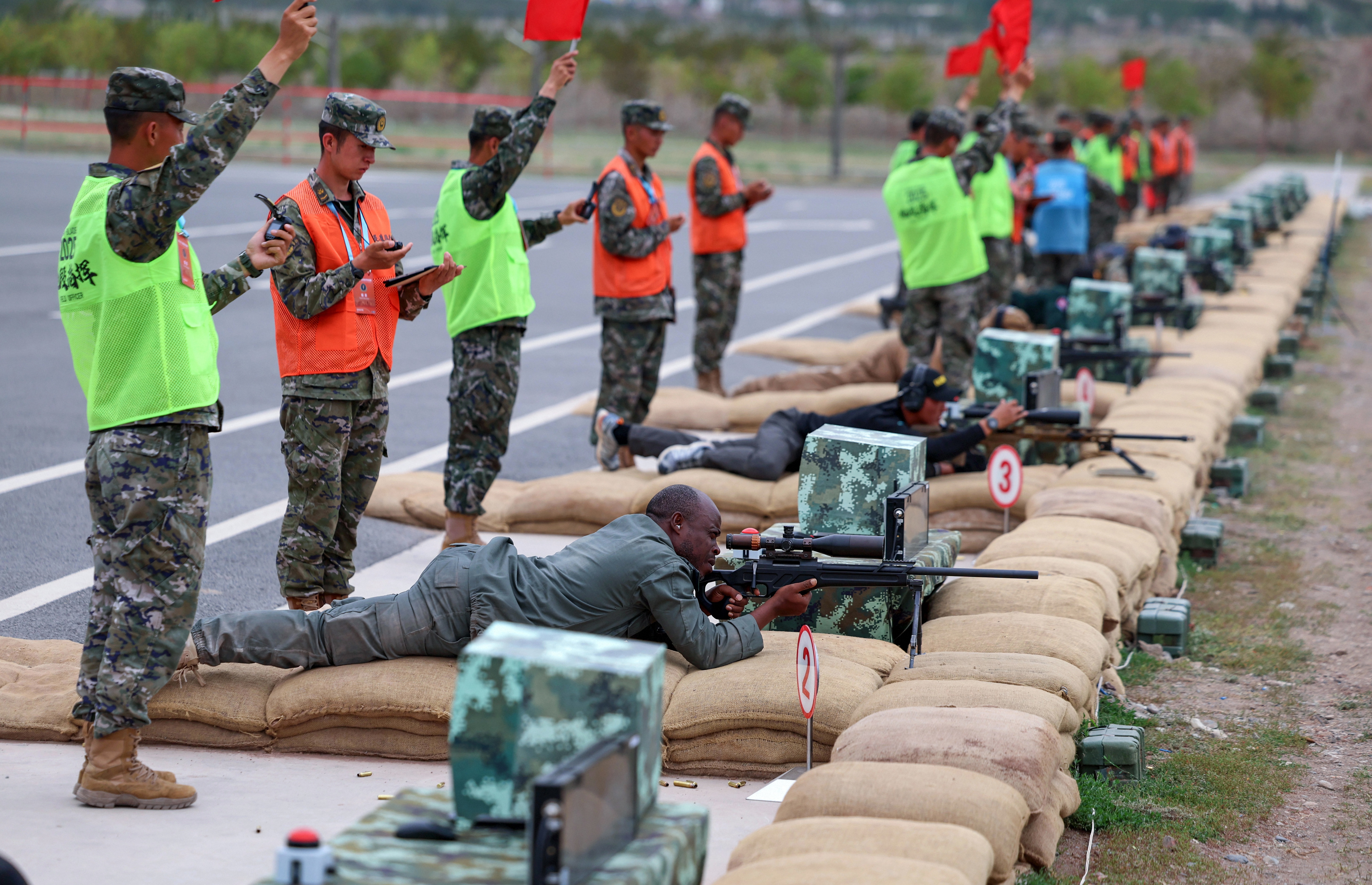 组图｜直击“锋刃-2025”国际狙击手射击竞赛 “巅峰对决”