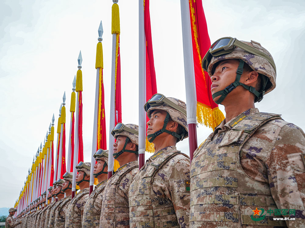 荣光之路丨战旗方队队员与先烈的青春“对话”：归来仍少年